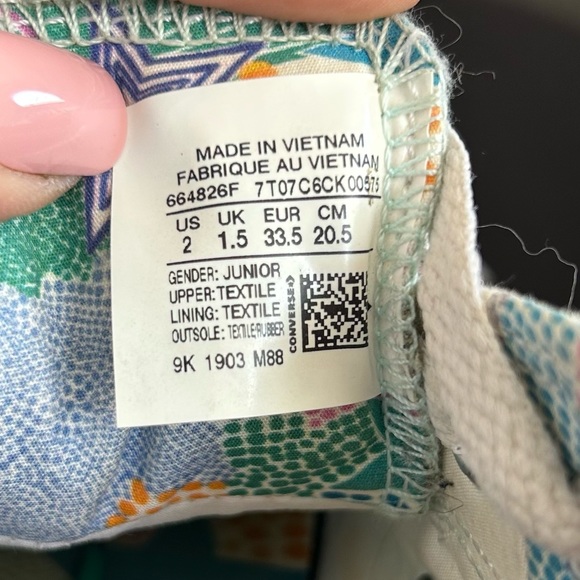 Light blue Converse Low Top. Sole in near perfect condition. - Picture 2 of 4